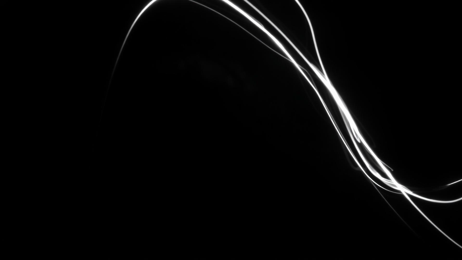 Lichtspuren in der Dunkelheit